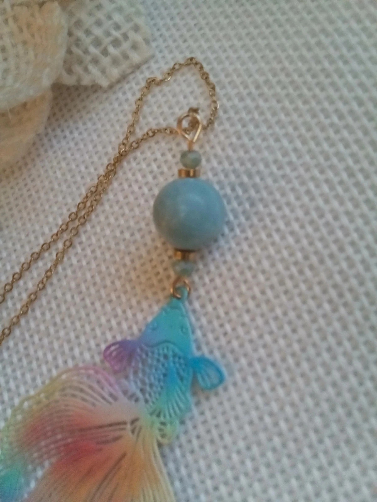 Kleurrijke viscollier en blauwe larimar-steen – photo 3
